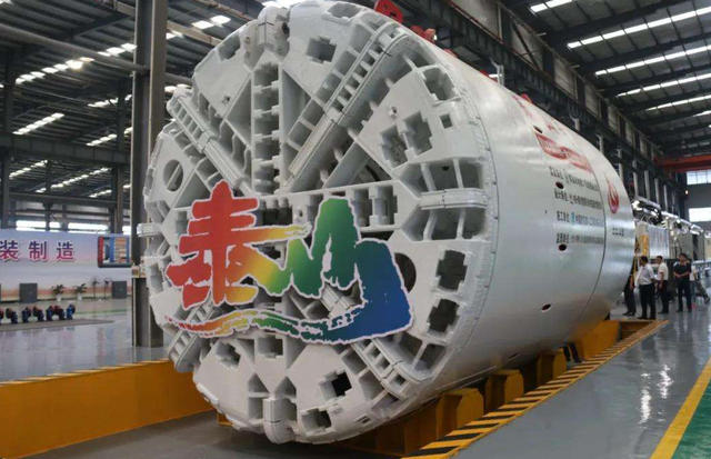 盾构机工作原理，盾构机的工作原理是什么（中国4000吨盾构机创新高）