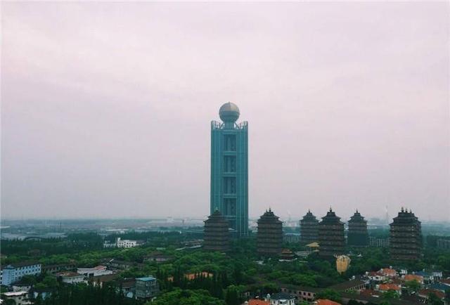 天下第一村华西村在哪个省，天下第一村的华西村（华西村：家家户户住别墅）