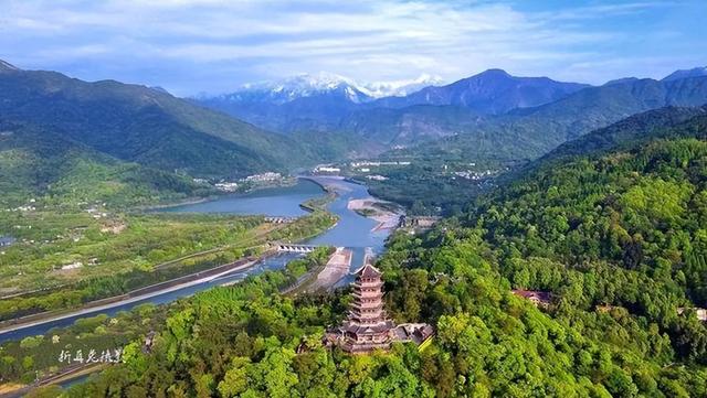 温江到都江堰虹口，天气变化好快，晴空万里，瞬即又细雨霏霏