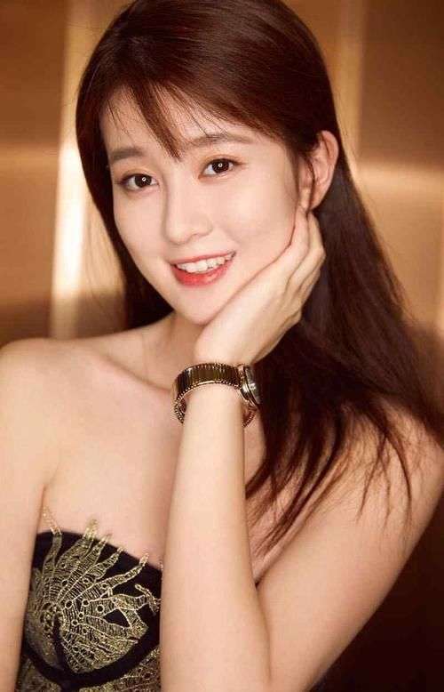 扁头适合什么发型，头扁的女生适合什么发型（头大脸大的女人别再踩雷了）