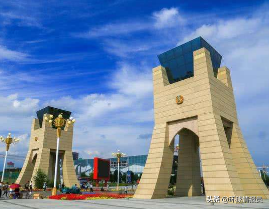 新疆地理位置，新疆地理位置特征（为什么从伊犁迁至乌鲁木齐）