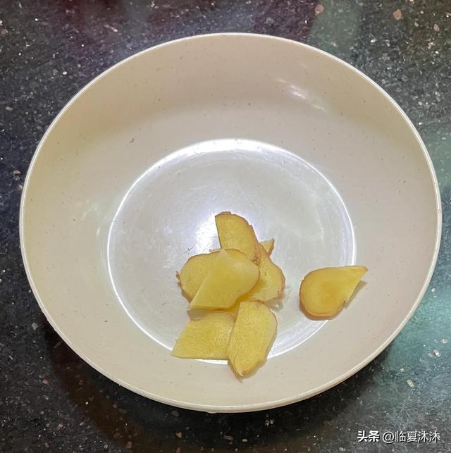 怎样做美味的菠菜猪肝汤，菠菜猪肝汤怎么做好喝（简单好喝的菠菜猪肝汤～）