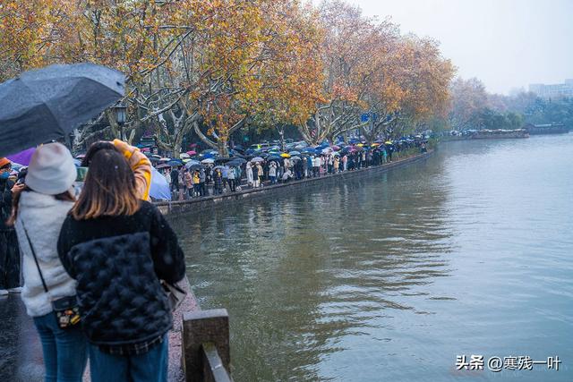 断桥是否下过雪，断桥残雪繁体的歌词（游客：断桥要被踩断了）