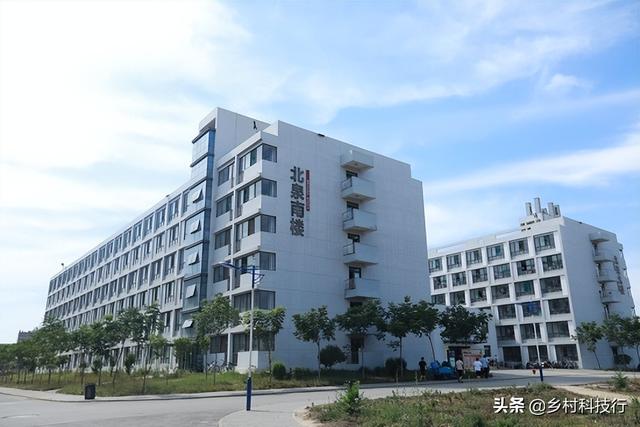 校地合作结硕果 携手共赢谋新篇｜高陵区与西安工商学院签订战略合作框架协议，校地合作结硕果（西安工商学院）