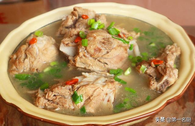 炖排骨汤的做法，清炖排骨汤的做法（放料越多越难吃）