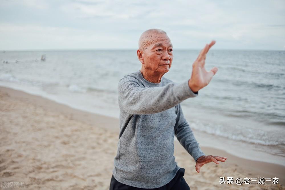 早晨锻炼的最好句子，早晨锻炼励志语录经典短句（没有回家团圆）