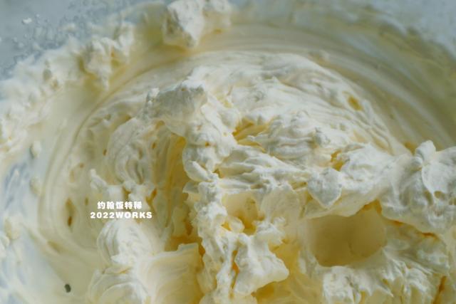 自己做蛋糕怎么做，蛋糕-自己在家做蛋糕（蛋糕店10块钱一个的“雪媚娘”）