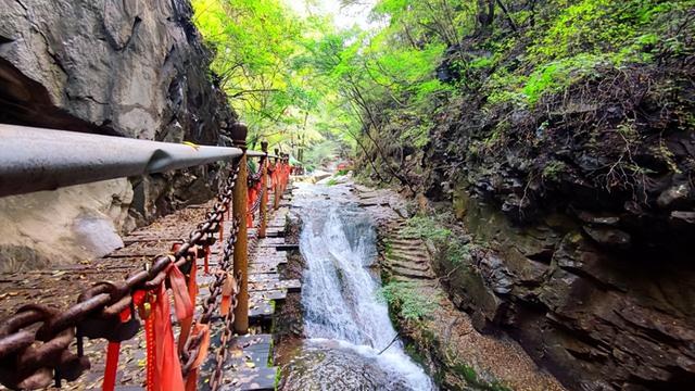 绵山自然风景区在哪里，山西晋中绵山：步步有景