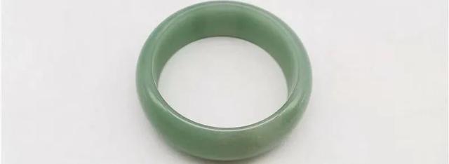 干青手串的功效与作用，女人戴什么手串最养人（点点爱心照亮困境儿童的求学路）