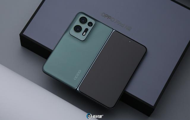 oppofindn评测，OPPO Find N对比三星（7999元起的“最小大折叠”）