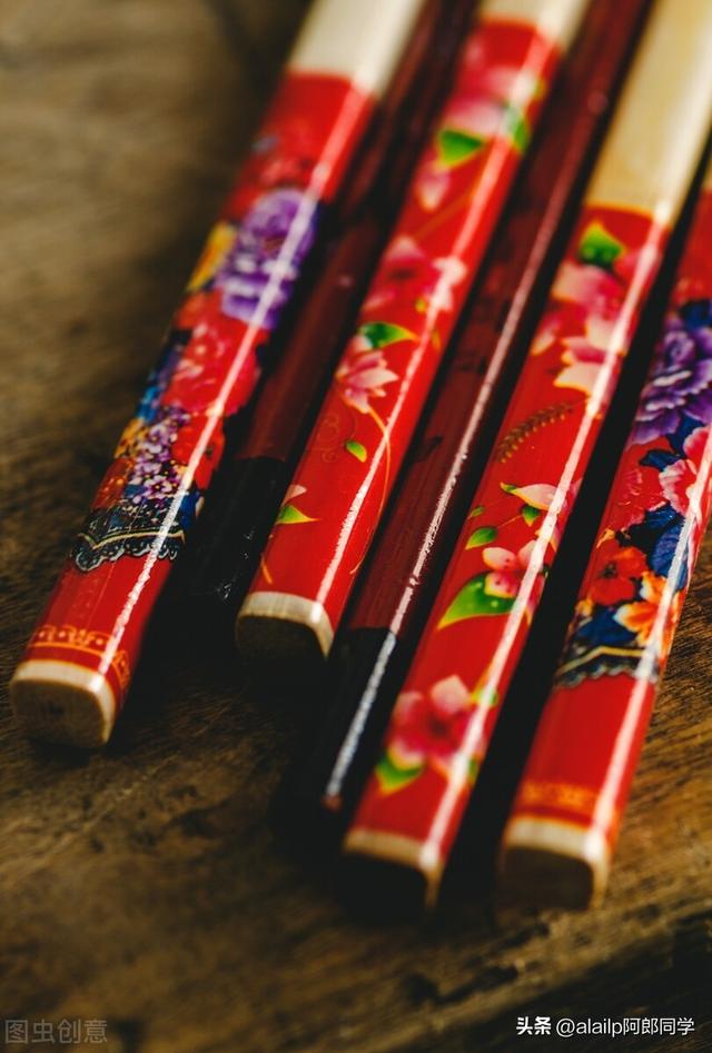 筷子蕴含的中国文化，中国筷子文化内涵（小小的一双筷子）