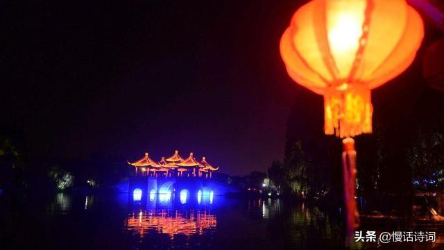 白居易关于元宵的诗句，白居易写的关于元宵节的诗（二十个字就写出了杭州的美轮美奂）