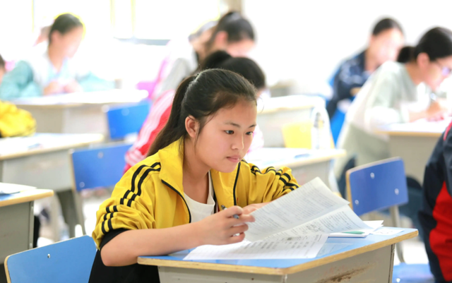 上普高好还是私立高中好，考不上普高就上民办高中是最好的选择吗（私立学校和公办学校哪个好）