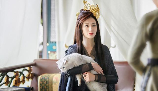 钟汉良李小冉三度合作分别是哪些，李小冉一改与钟汉良合演熟龄虐恋剧《今生有你》化身美艳职业妇女