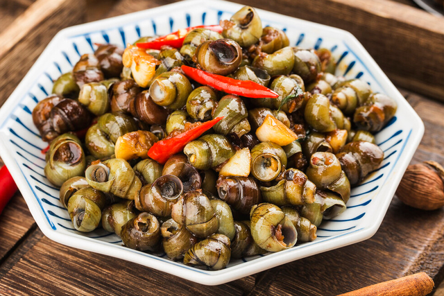 田螺肉怎么炒好吃，田螺煲怎么做好吃（偷偷多加1味料）