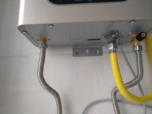 海尔热水器显示e1怎么回事，海尔热水器老是显示e1怎么解决（燃气热水器不点火是怎么回事）