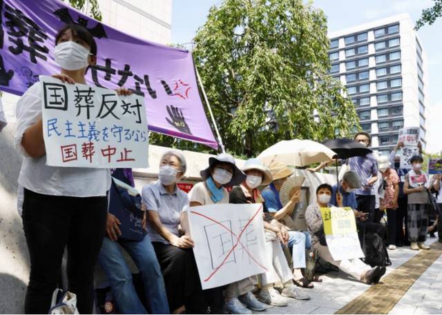 湖北高中老师被指猥亵，湖北高校老师不当言论（两名中学教师被指当街猥亵女子）