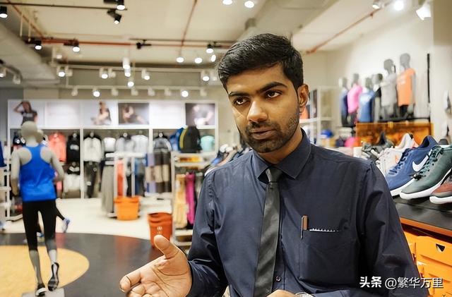 印度一共有多少官方语言，普通人一个月的工资