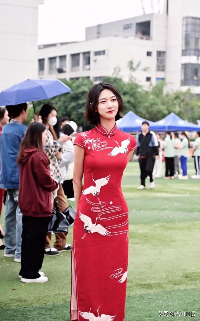 学院风裙子这么搭配秒变校园女神，学院风格裙子（还记得你的初恋吗）