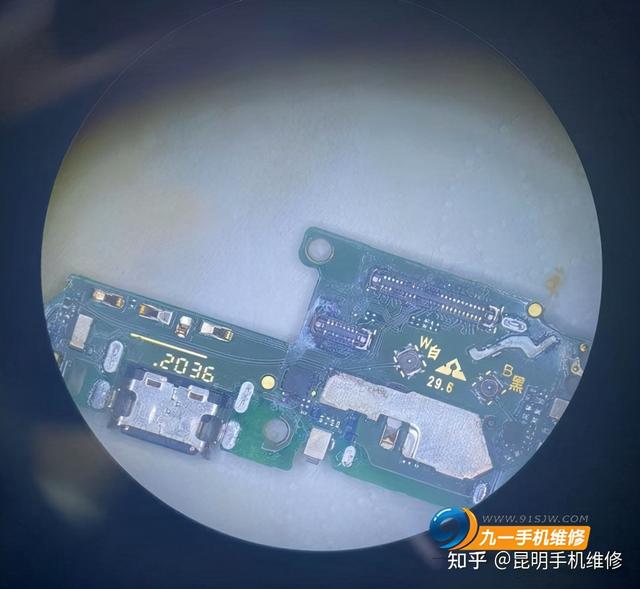 手机进水黑屏了怎么恢复正常，手机进水黑屏怎么办（华为手机进水开不了机了怎么办）