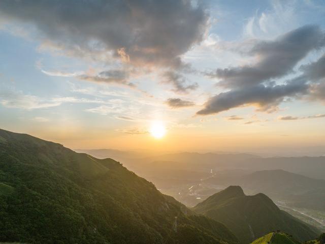 武功山旅游攻略，江西武功山旅游攻略（武功山顶露营看日落是什么体验）