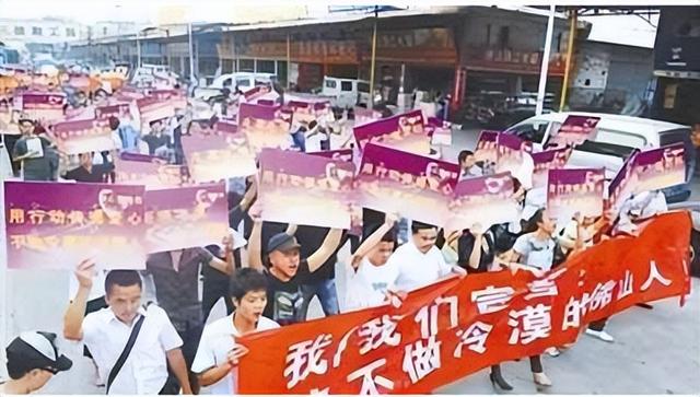 两岁小悦悦事件过程，那个被车撞倒、18人路过无视的两岁女童小悦悦