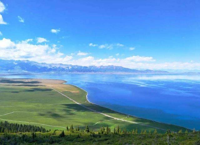 新疆的旅游景点，新疆的旅游景点介绍作文（新疆7大自驾游线路）