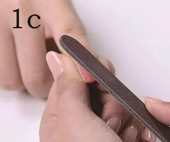 美甲怎么快速卸掉，怎么快速把美甲卸掉（最全的正确的涂甲油胶步骤——卸甲的操作步骤教程）