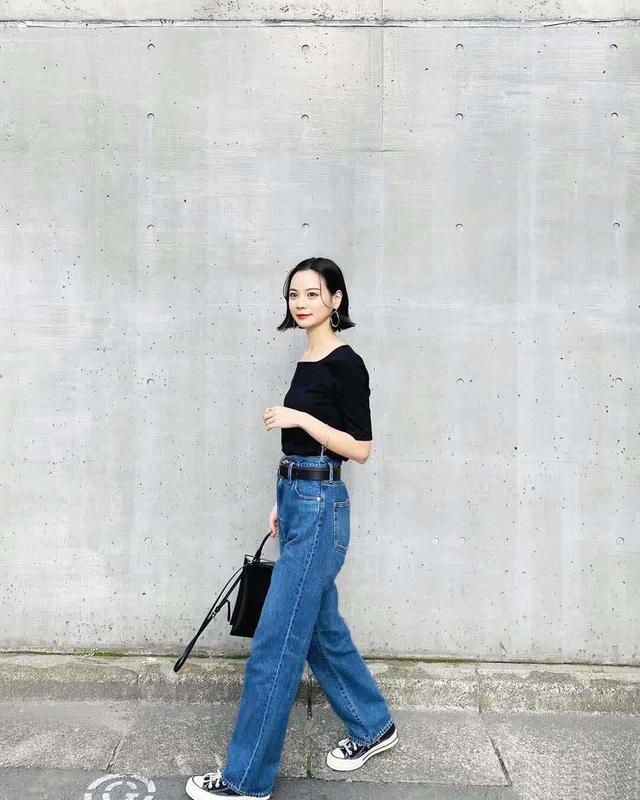 女生极简风穿搭图片，什么是极简风穿搭（让你轻松提升品位）