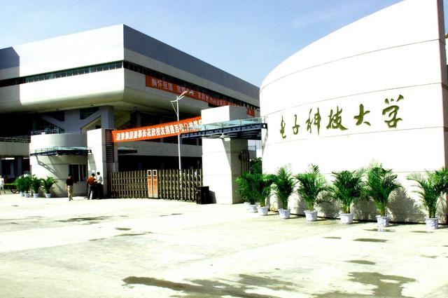 考研需要做哪些准备，考研需要准备哪些东西（要不要先找份工作）