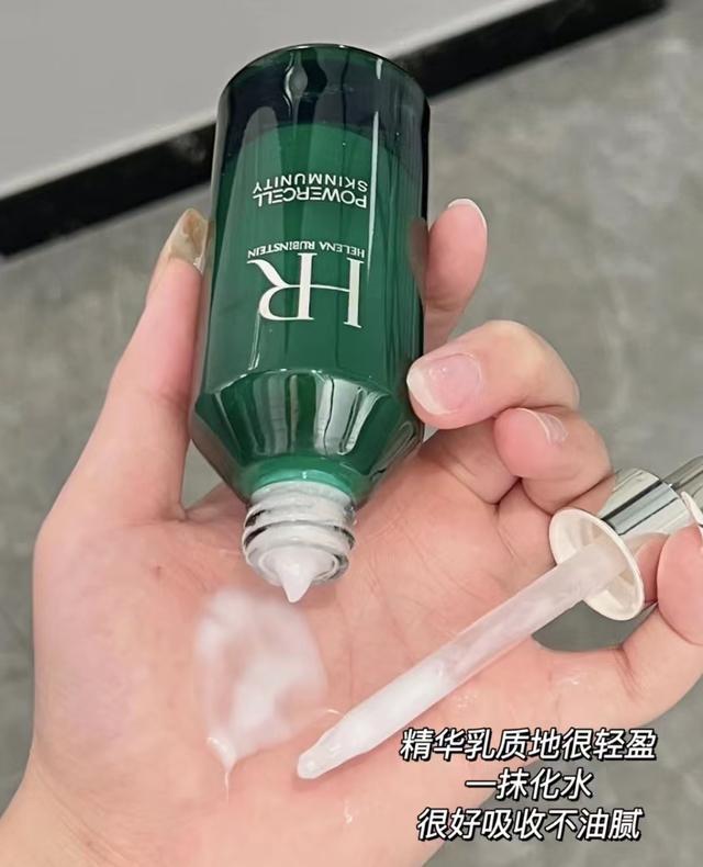 40岁用兰蔻好还是雅诗兰黛好，40岁女人用什么品牌的护肤品合适（6款最适合40岁+女性使用的抗衰精华）