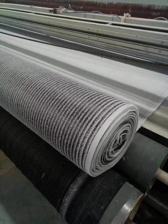 地面保护垫怎么铺，地面保护垫怎么铺贴（钠基膨润土垫施工方法）