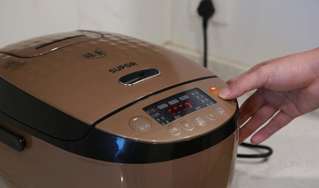 九阳铁釜电饭煲，九阳铁釜电饭煲如何预约（苏泊尔和九阳哪个更好）