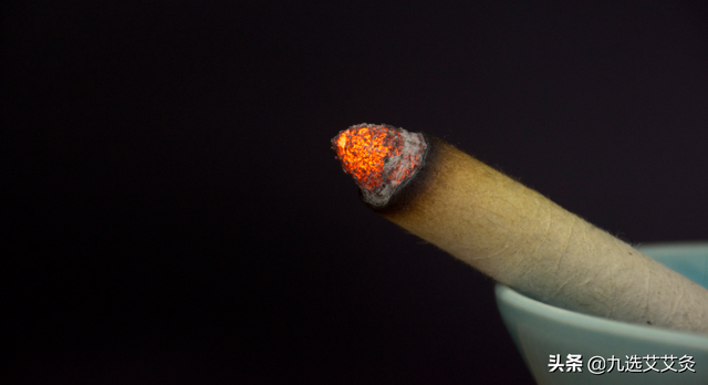 鸠尾的准确位置图，鸠尾准确位置图和作用及功效（艾灸鸠尾穴：治疗癫痫）
