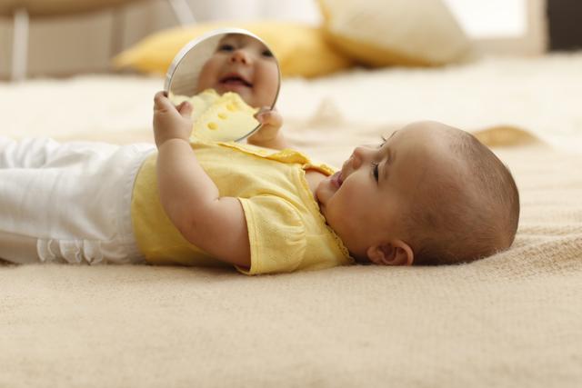 婴儿八个月烦躁期，8个月婴儿整天烦躁哼哼唧唧（简单的方法让妈妈不再发愁）