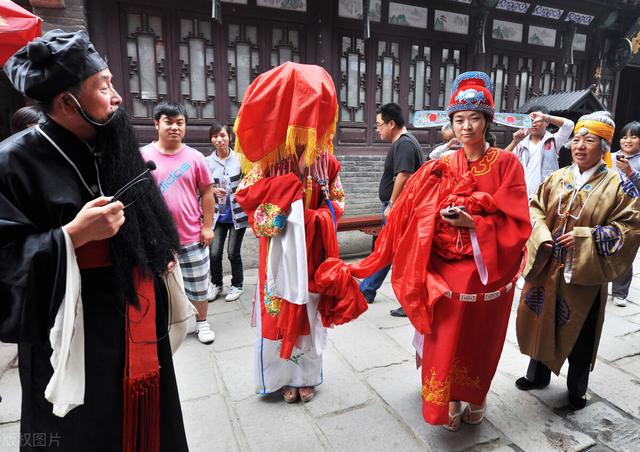 回族的习俗，关于回族的风俗（回族的婚俗和丧葬习俗你知道多少）