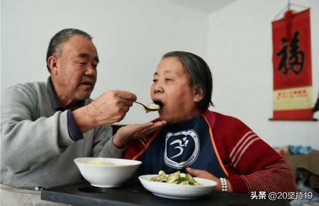 古人言女大三女大四，抱金砖”是什么意思吗