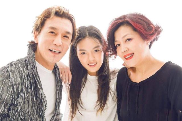 哈文改嫁的丈夫是谁，李咏妻子哈文现状（丈夫李咏病逝三年没有再嫁）