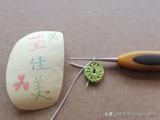 钩针编织小花朵，钩针编织花朵简单易学（新手半个小时就可以钩出来送给自己）