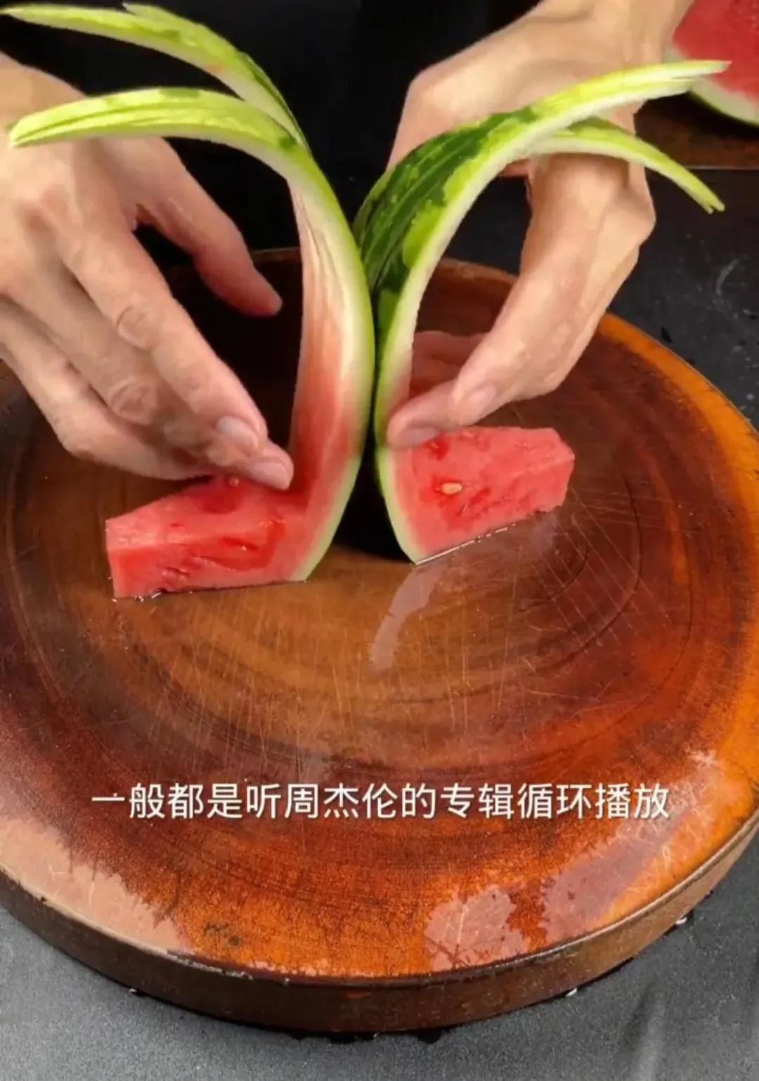 如何做水果拼盘，好看的水果拼盘及做法（在家招待客人也要会做的水果拼盘）