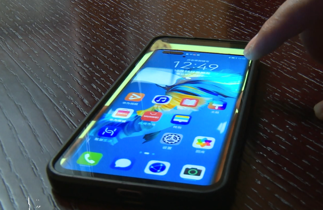 手机内屏坏了怎么修复，手机屏幕摔碎了怎么办（商家的失误竟要消费者自费处理）