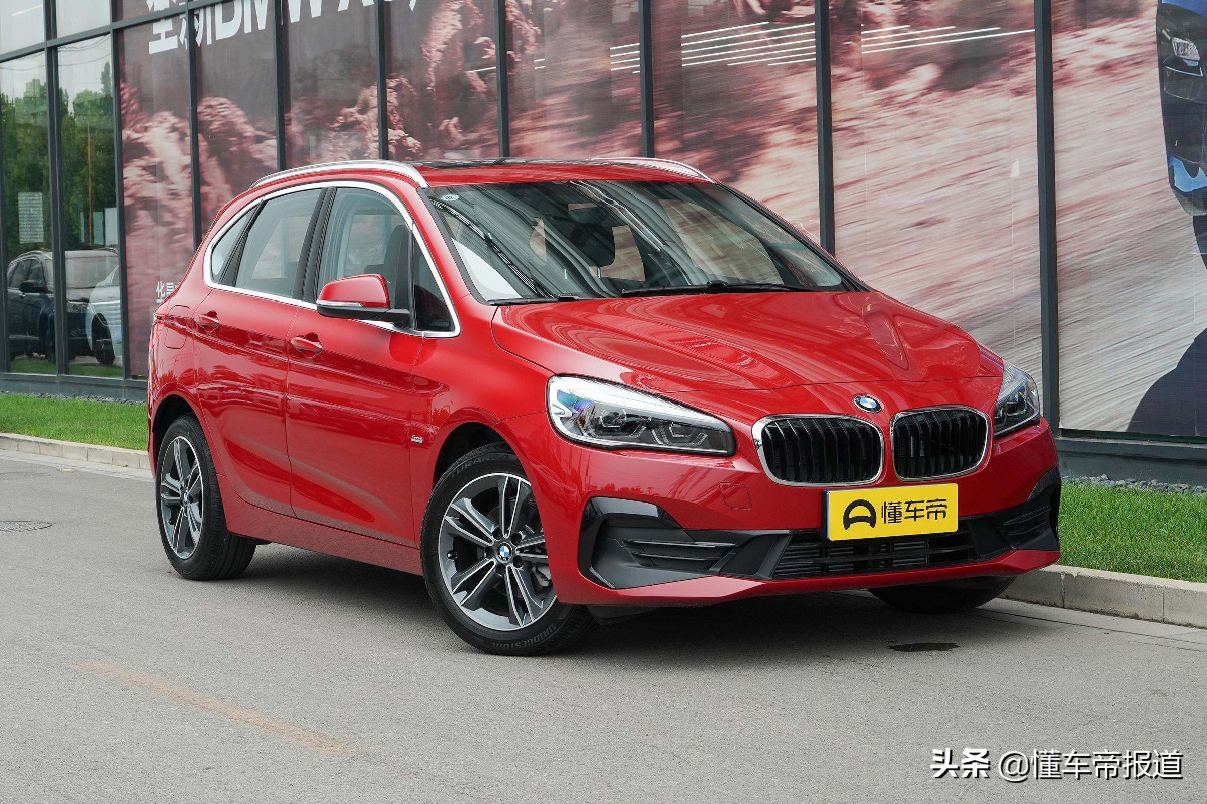 奔驰b级具有相对独特的产品定位,该车既有紧凑型两厢车和旅行车的功能