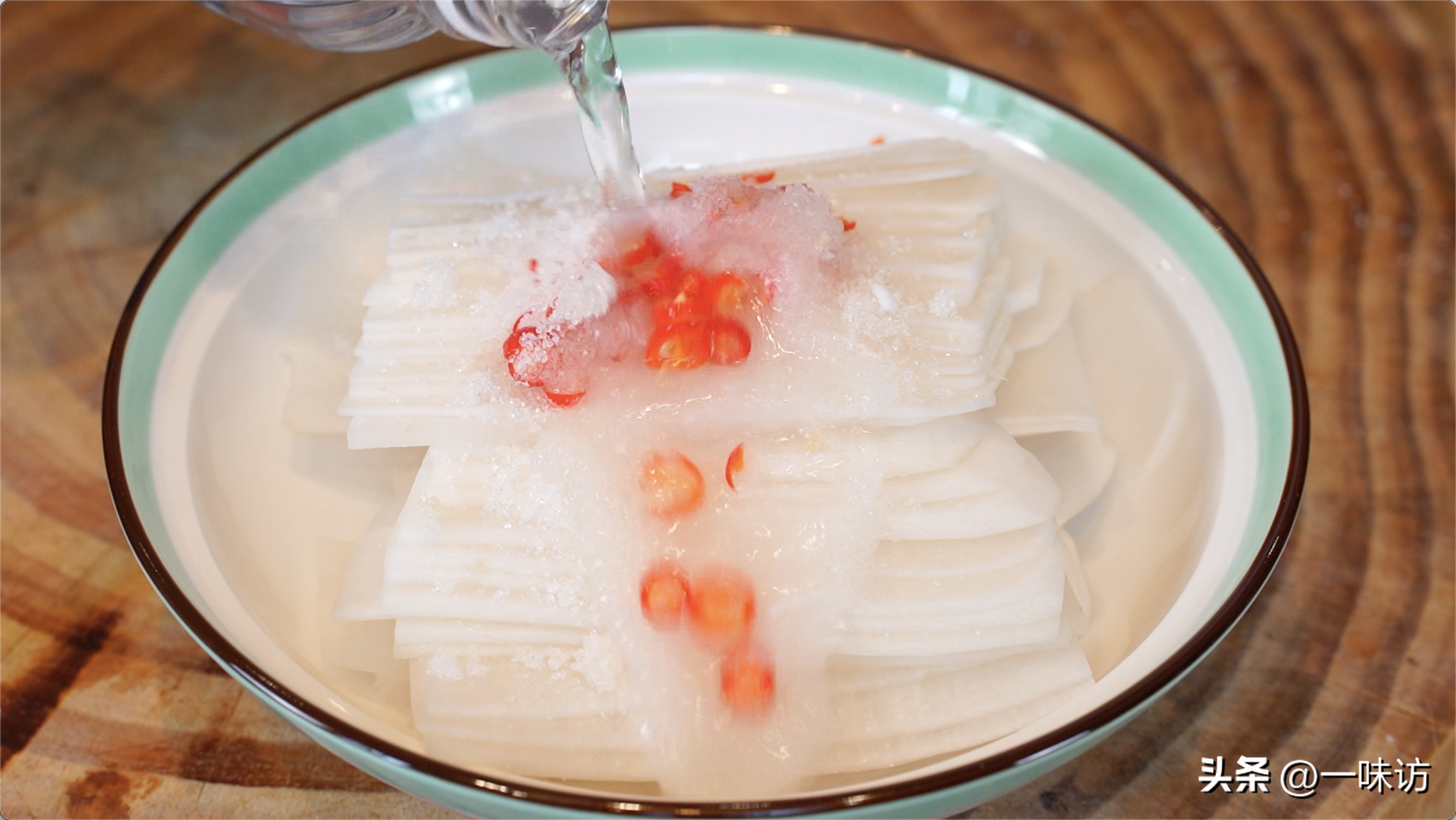 雪碧泡白萝卜皮,没想到这么好吃,酸甜爽脆,开胃解油腻