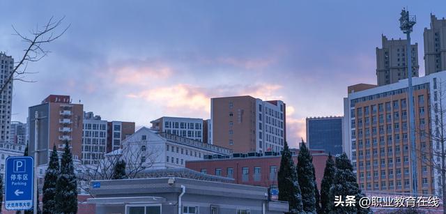 上海海事大学排名2022年最新排名，全国排名第几（吸引一家13人考入的大连海事大学）