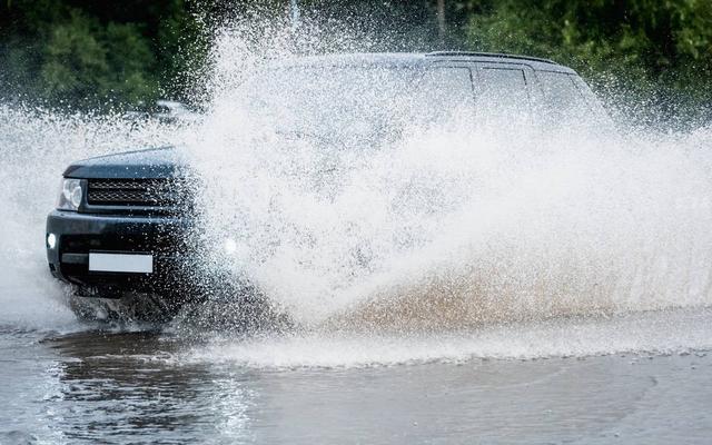 科目三考试下雨的好处，科目三考试下雨怎么办（隔三差五的下雨，有必要洗车吗）