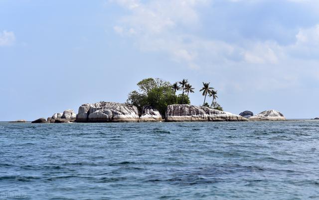 印尼群岛旅游攻略，令人尖叫的碧海蓝天-印尼海岛勿里洞岛二日游