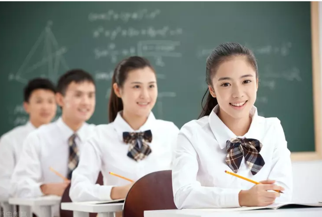 父母儿女都开放，父母如何正确教育孩子恋爱（为何老龄化还在上升）