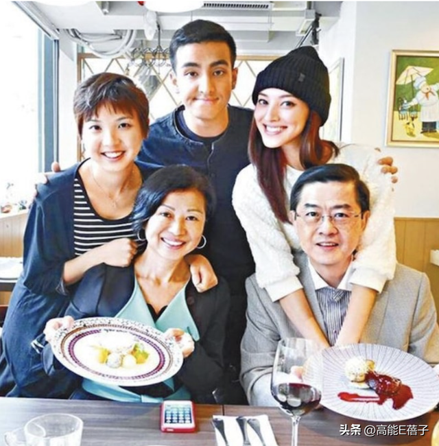 郑嘉颖结婚了吗，郑嘉颖陈凯琳拍拖多少年结婚（52岁郑嘉颖宣布和31岁陈凯琳迎第三胎）