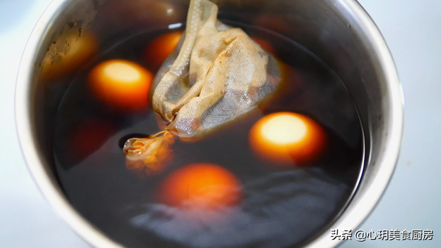 秘制！五香茶叶蛋做法，不用酱油，茶香味浓，孩子隔三差五就要吃