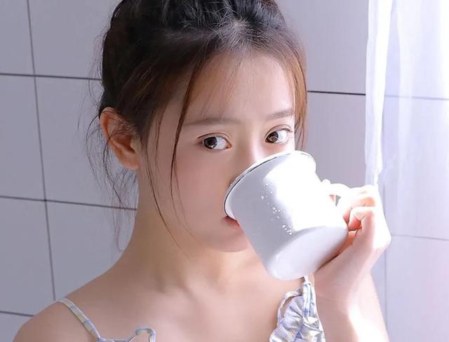 花言巧语哄女孩子开心，花言巧语哄女孩子开心句子（如何哄女生开心的套路开心）